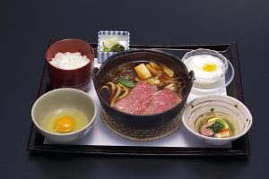 If you want to enjoy a sukiyaki lunch in Shinsaibashi, go to [Udon Chiri Honke Nishiya Honten]